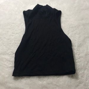 Black sleeveless fitted crop top